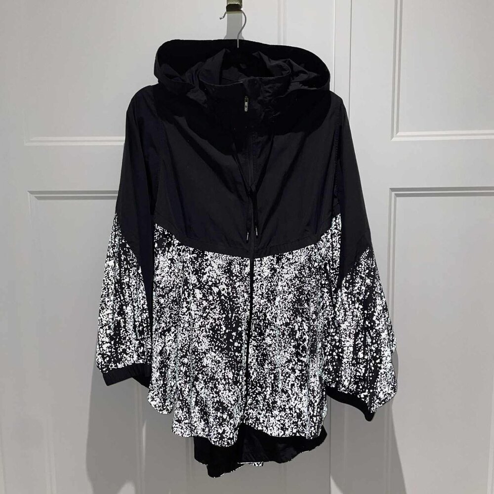 LULULEMON Ride & Reflect Cape/Jacket REFLECTIVE - Very Excellent Condition